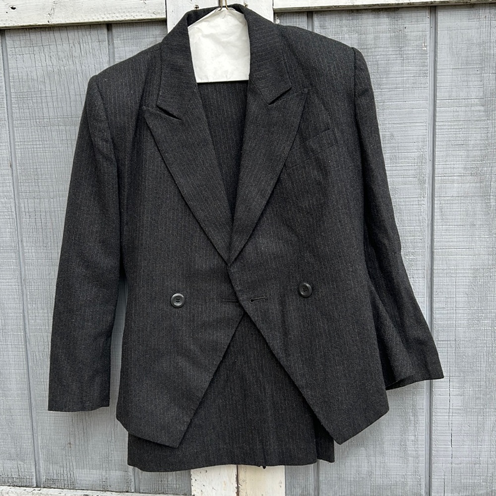 Vintage women’s pin striped suit and midi skirt  - Sasson size 6